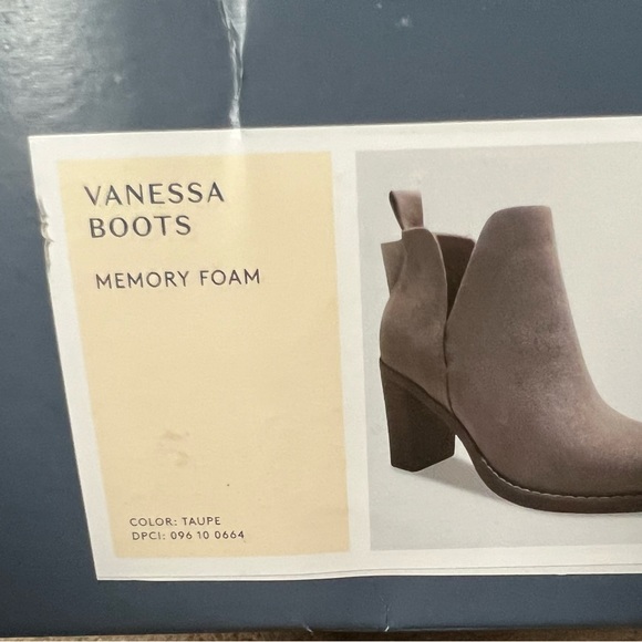 NWT//BOX Universal Thread Vanessa Ankle bootie - Picture 4 of 4